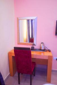 TV a/nebo společenská místnost v ubytování Boripe Hotel and Suites