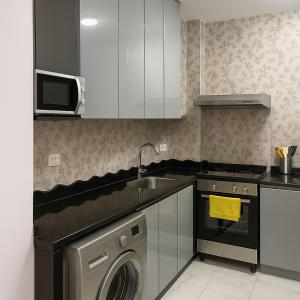 Nhà bếp/bếp nhỏ tại Explore, Relax, Repeat Porto Said Style