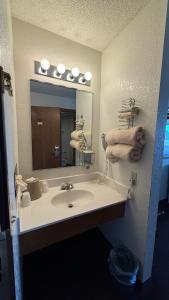 a bathroom with a sink and a mirror and towels at clarion hometown inn in Clarion +28 photos