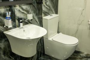 Koupelna v ubytování Fidji Hotel