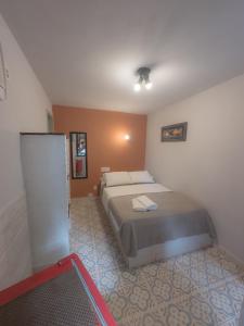 Postel nebo postele na pokoji v ubytování Biergarten Suites + 37 fotografií