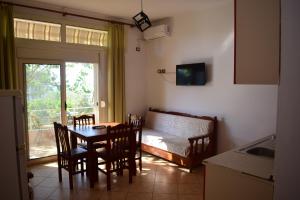 TV a/nebo společenská místnost v ubytování Villa The View Vlore Albania