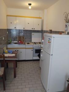 Η κουζίνα ή μικρή κουζίνα στο Apartments Ćurić