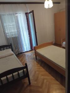 Ένα ή περισσότερα κρεβάτια σε δωμάτιο στο Apartments Ćurić