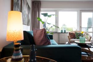a living room with a couch and a table at Strandbungalow Ostsee in Rettin