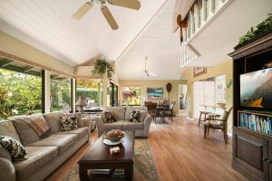 Χώρος καθιστικού στο Kauai Vacation Home