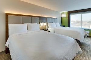 Postel nebo postele na pokoji v ubytování Holiday Inn Express Lake Worth NW Loop 820 by IHG