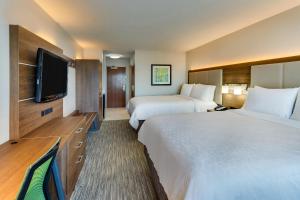 Postel nebo postele na pokoji v ubytování Holiday Inn Express Lake Worth NW Loop 820 by IHG
