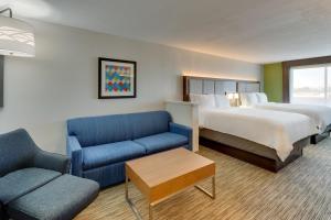 Postel nebo postele na pokoji v ubytování Holiday Inn Express Lake Worth NW Loop 820 by IHG