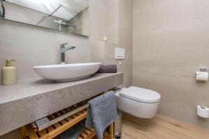 ห้องน้ำของ Apartments Lonamare +54 ภาพ