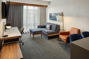 Posezení v ubytování Courtyard by Marriott St Paul Downtown
