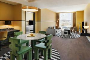Zona de estar de Renaissance Zurich Tower Hotel