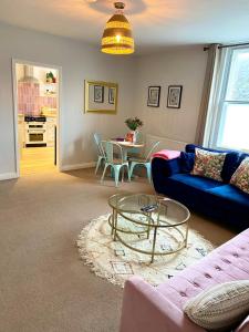 Η κουζίνα ή μικρή κουζίνα στο No 3, apartment in the heart of Bridport, Dorset