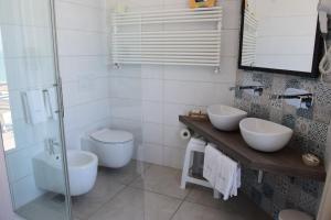 A bathroom at Dimora Marinucci Még 10 kép