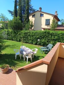 Сад в Bilocale in campagna "ROSA " +13 фотографий