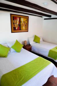 two beds sitting next to each other in a room at Samariwasi Airport hotel in Yaruqui