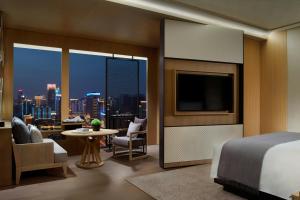 TV a/nebo společenská místnost v ubytování The Ritz-Carlton, Xi'an