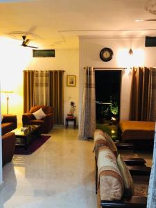 Ένα ή περισσότερα κρεβάτια σε δωμάτιο στο Tattva- 6BHK Apartment