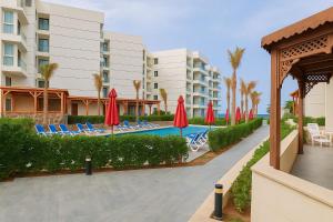 Hồ bơi trong/gần Sun-Drenched Days and Relaxing Nights Porto Said +65 ảnh