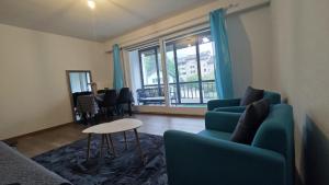 Istumisnurk majutusasutuses chambre enjoyed privé espaces communs à partager