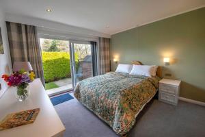 a hotel room with a bed and a window at Beautiful attractive house free parking near Airport in Edinburgh