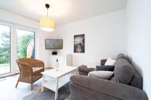 a living room with a couch and a table at Alte Bergstraße 6 Sehnsucht in Scharbeutz
