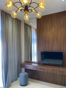 TV a/nebo společenská místnost v ubytování Baku Sea Breeze Polo residence