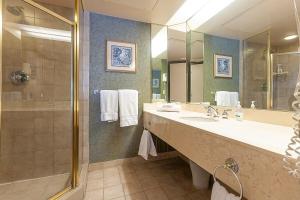 Fotografie z fotogalerie ubytování Studio with King Bed, Heated pool v destinaci Shanty Bay