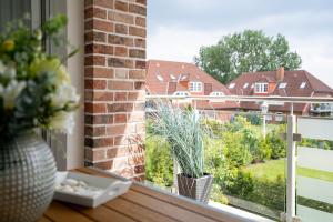 a window with a view of a house at Hauptstraße 26e Deck 9 in Timmendorfer Strand