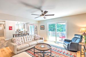 Fotografie z fotogalerie ubytování Spacious Family Home Near Hiking and Breweries! v destinaci Arden + 31 fotografií