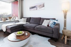 a living room with a couch and a table at Berolina Badebude 214 in Dahme