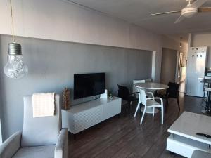 TV a/nebo společenská místnost v ubytování Apartamento playa