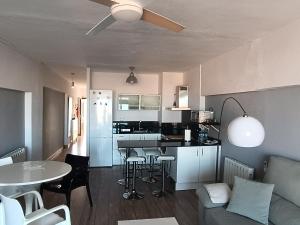 Kuchyň nebo kuchyňský kout v ubytování Apartamento playa
