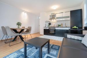 a living room with a couch and a table at Zuckersnuut in Rotensande