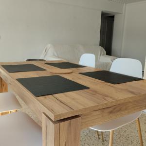 a wooden table with black mats on top of it at Burrianna Beach Apartment in Burriana