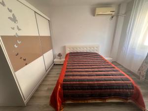Postel nebo postele na pokoji v ubytování Louisa Apartament