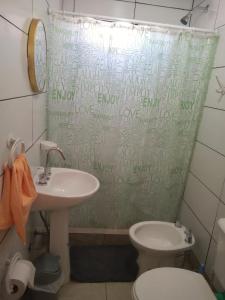 Koupelna v ubytování Hospedaje Oscar + 6 fotografií