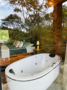 Galería fotográfica de Requinte dos Pinhais Chalé Rubi en Santo Antônio do Pinhal 19 fotos más