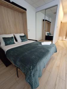 a bedroom with a large bed in a room at Zlatarooms 222 in Warsaw +4 photos