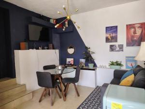 a living room with a table and a couch at Tiny House in Guanajuato