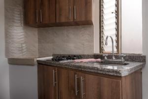 Kuchyň nebo kuchyňský kout v ubytování Apartamento en el Cable mejor zona en Manizales