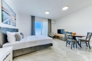 Postel nebo postele na pokoji v ubytování ARA Lux Apartments