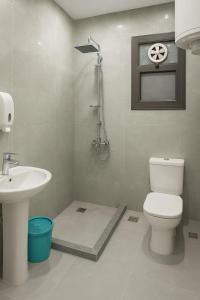 Phòng tắm tại Relax in Style at Porto Said ,Chalets