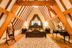 TV a/nebo společenská místnost v ubytování Maenan Abbey Hotel