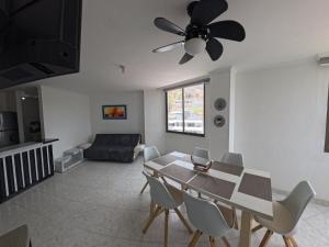 Et tv og/eller underholdning på Cielo y Olas - Apto de 3 Alcobas en El Rodadero