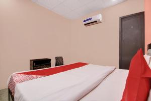 Postel nebo postele na pokoji v ubytování Super Hotel O Siddhartha Guest House