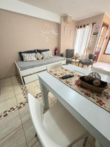 a living room with a couch and a table at Apart Am Duplex in Ushuaia