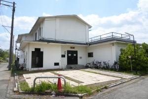 Gedung tempat guest house berlokasi