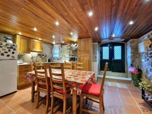 Η κουζίνα ή μικρή κουζίνα στο Casa Moreirinha