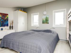 En eller flere senge i et værelse på Cozy Retreat in Sondervig - By Traum Ferienwohnungen